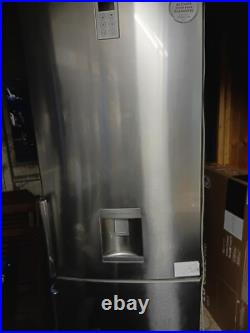 Lg fridge freezer in excellent condition and full working order Lg fridge freezer in excellent condition and full working order