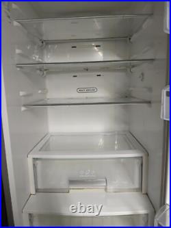 Lg fridge freezer in excellent condition and full working order Lg fridge freezer in excellent condition and full working order